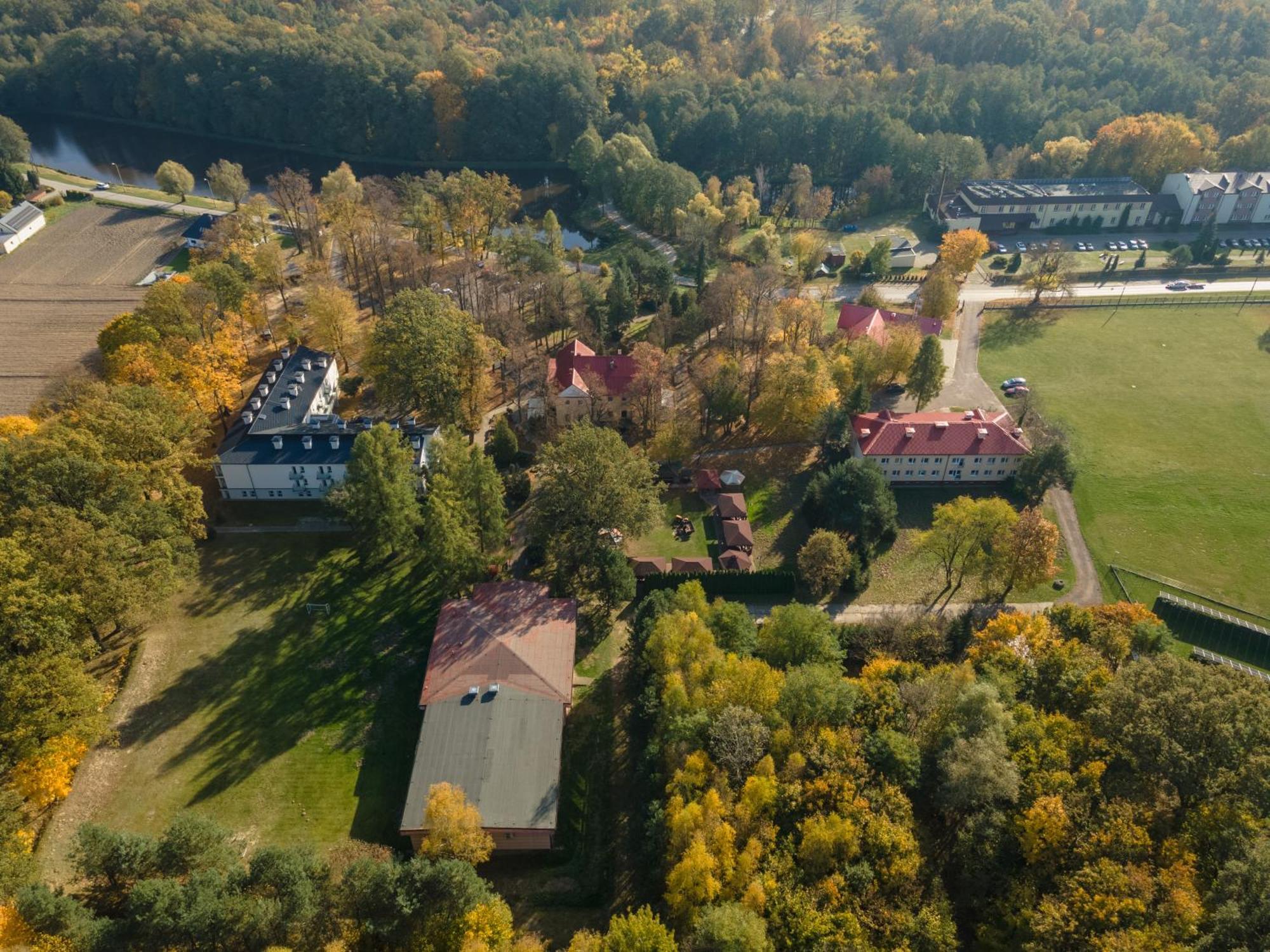 Hotel W Dobieszkowie Stryków Kültér fotó