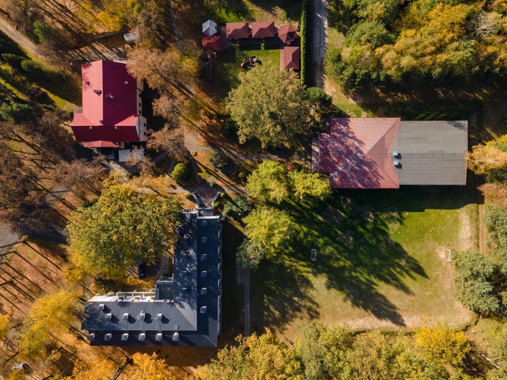 Hotel W Dobieszkowie Stryków Kültér fotó