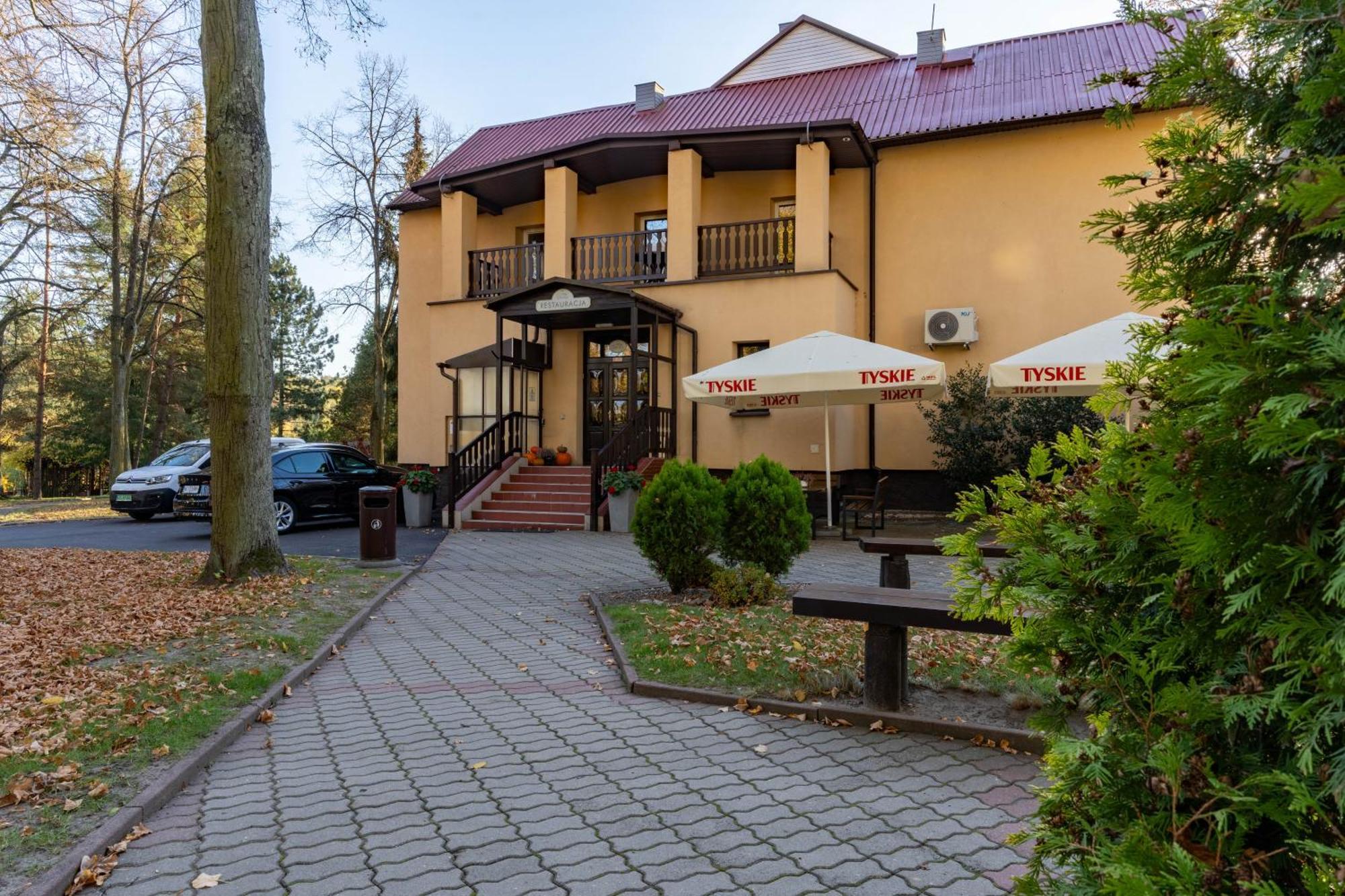 Hotel W Dobieszkowie Stryków Kültér fotó
