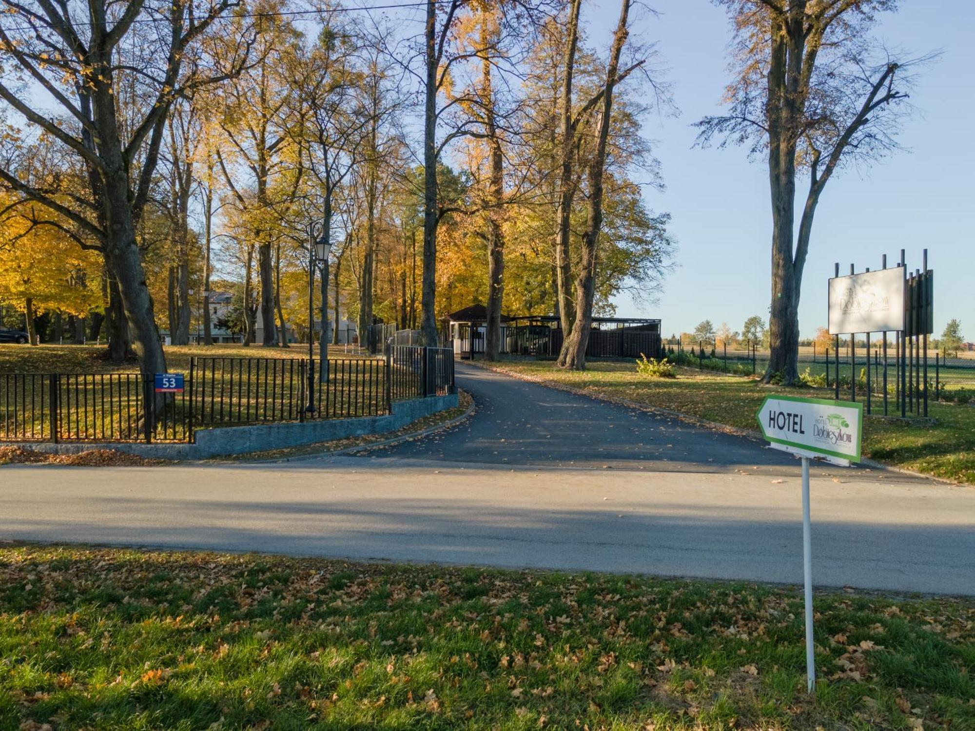 Hotel W Dobieszkowie Stryków Kültér fotó