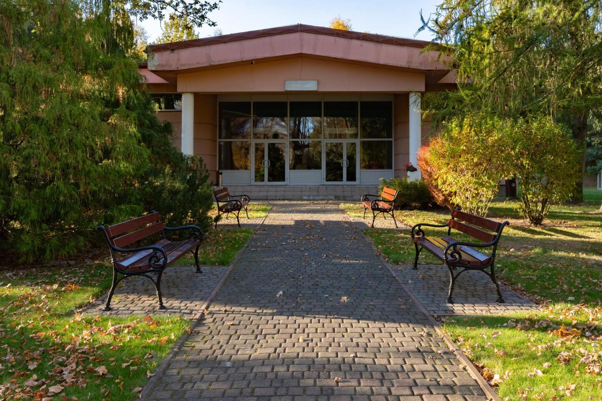 Hotel W Dobieszkowie Stryków Kültér fotó