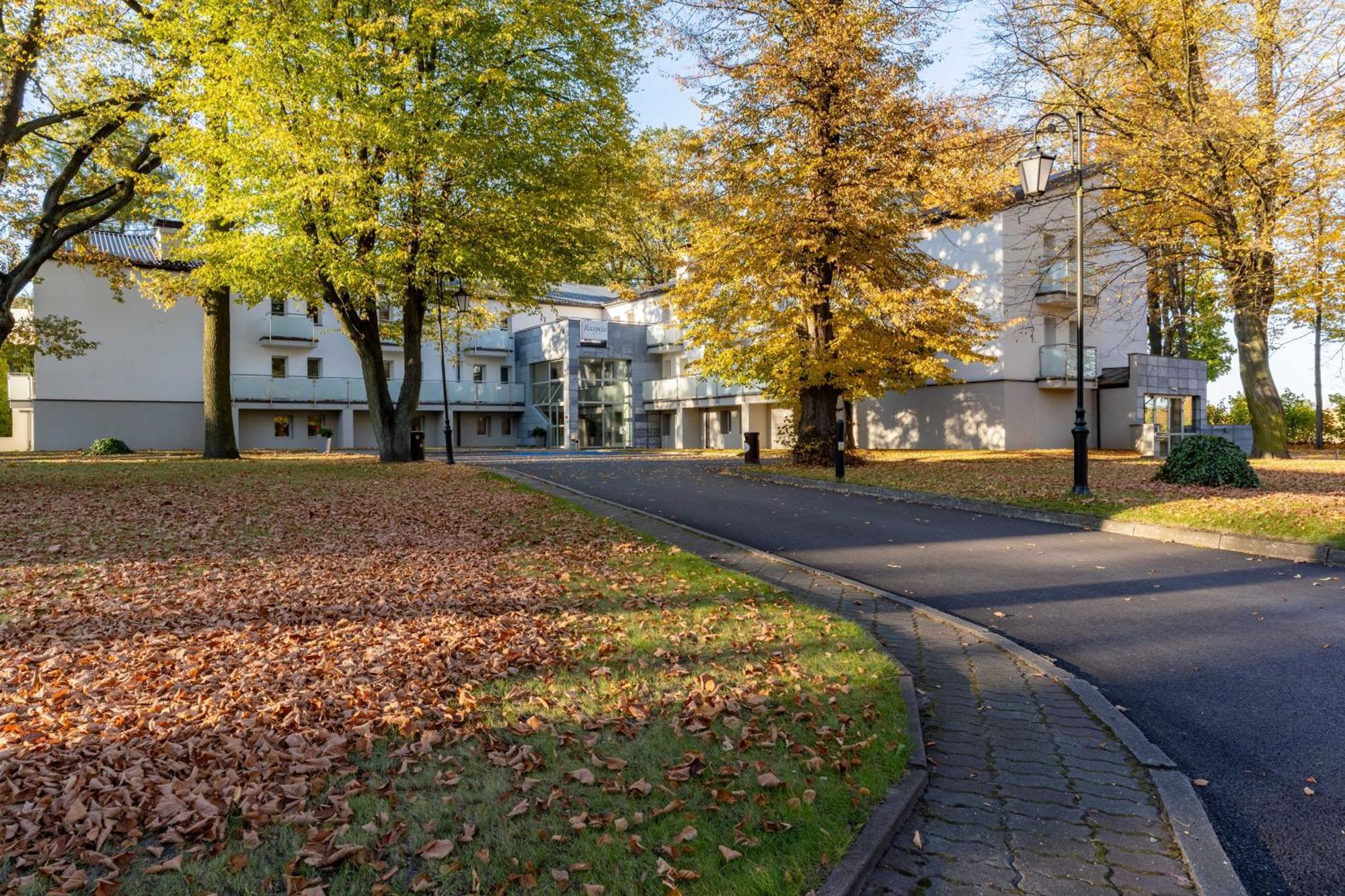 Hotel W Dobieszkowie Stryków Kültér fotó