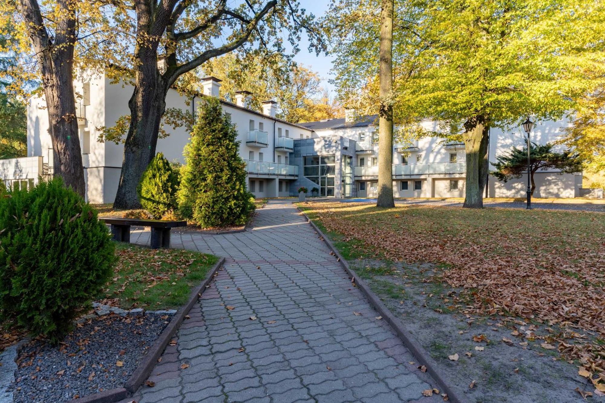 Hotel W Dobieszkowie Stryków Kültér fotó