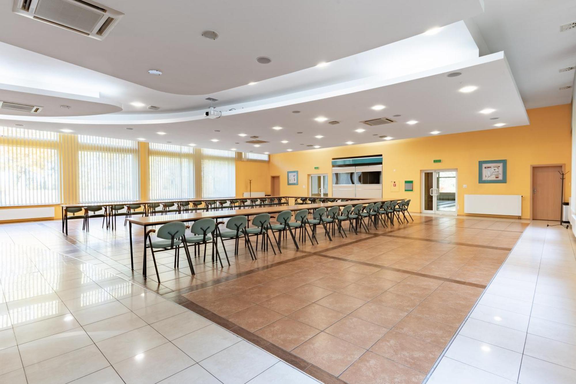 Hotel W Dobieszkowie Stryków Kültér fotó