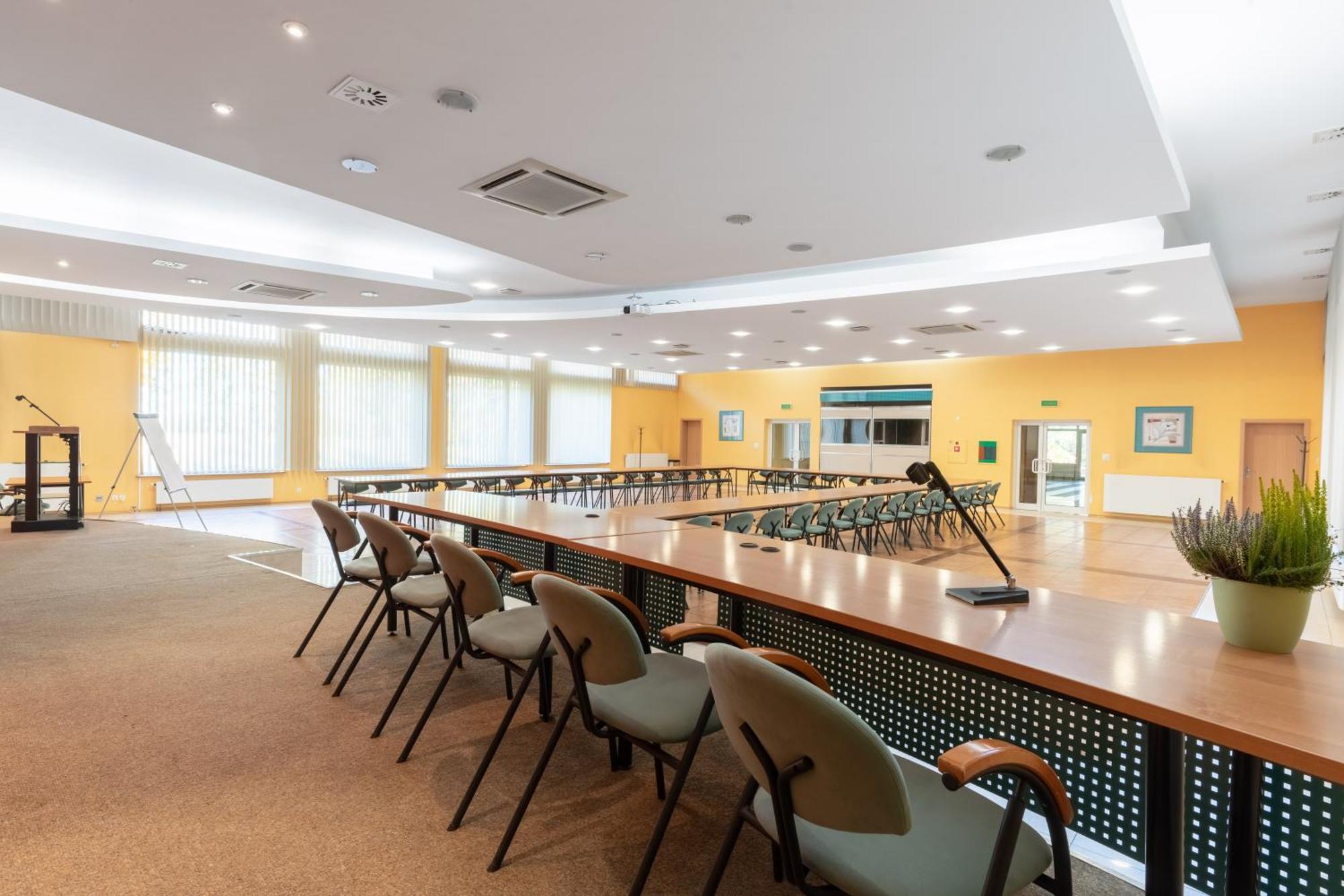 Hotel W Dobieszkowie Stryków Kültér fotó