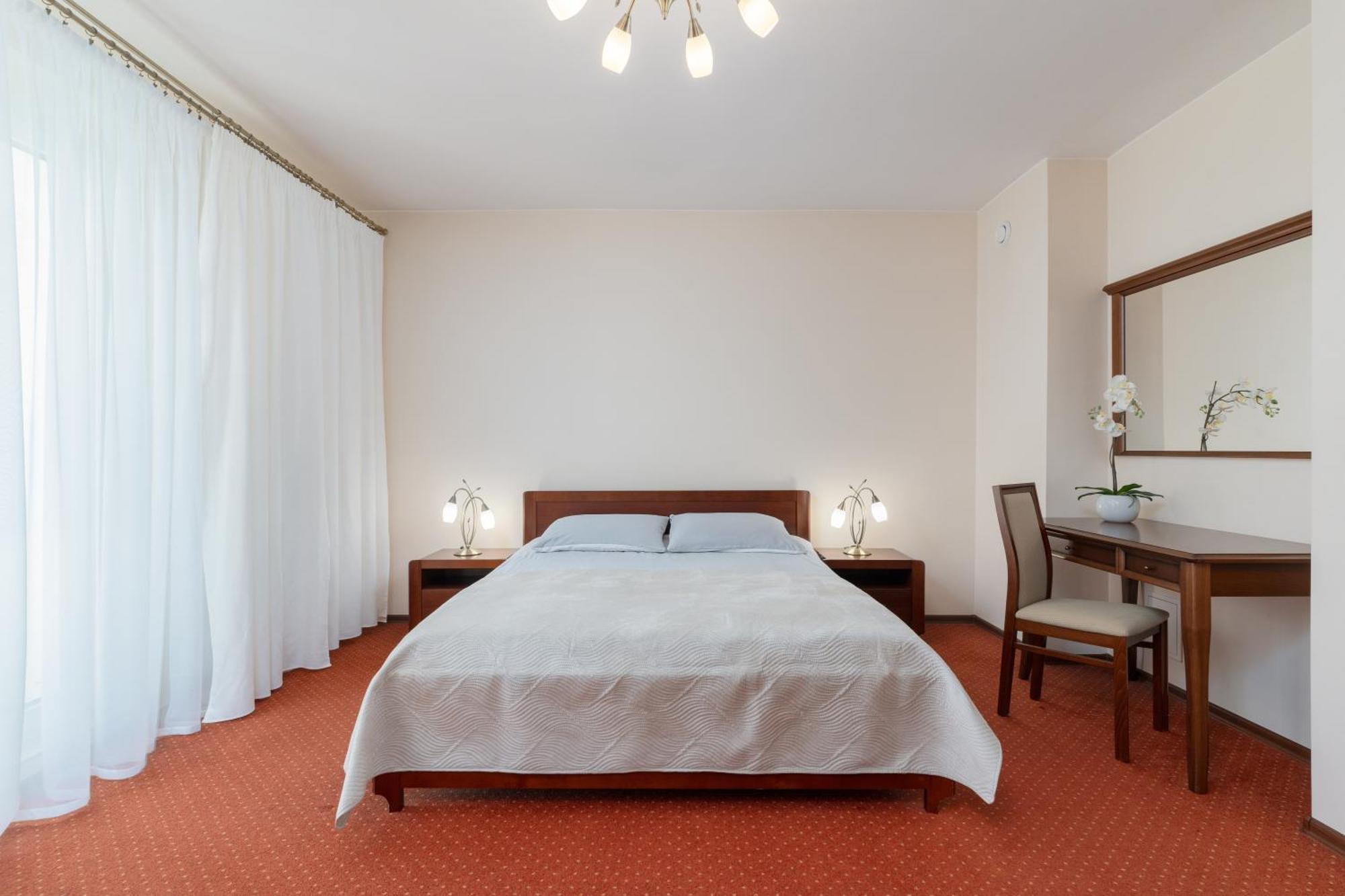 Hotel W Dobieszkowie Stryków Kültér fotó