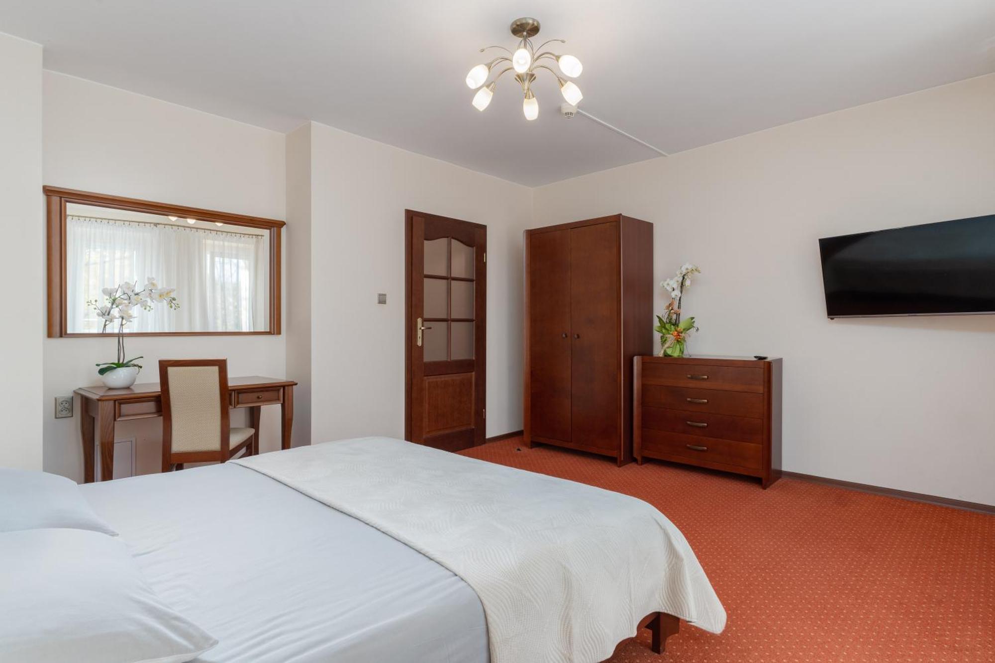 Hotel W Dobieszkowie Stryków Kültér fotó