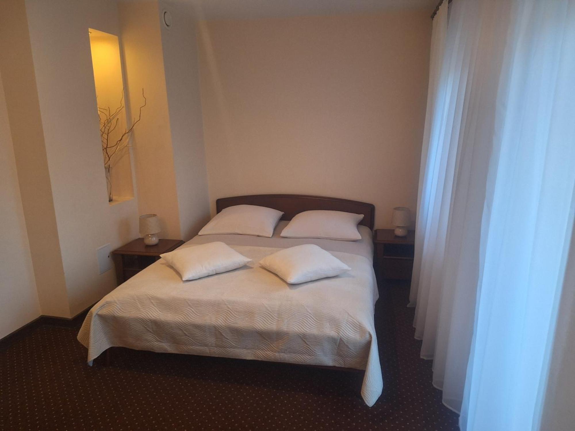 Hotel W Dobieszkowie Stryków Kültér fotó