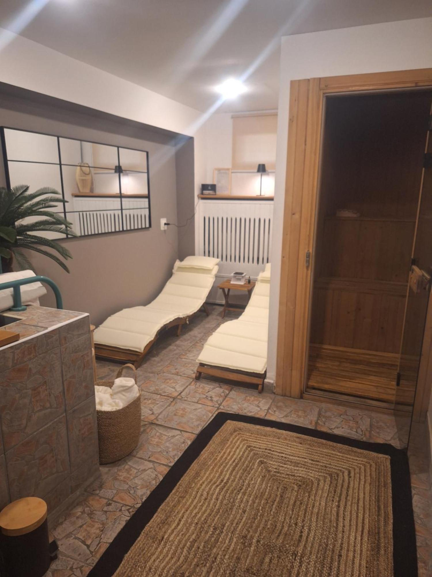 Hotel W Dobieszkowie Stryków Kültér fotó