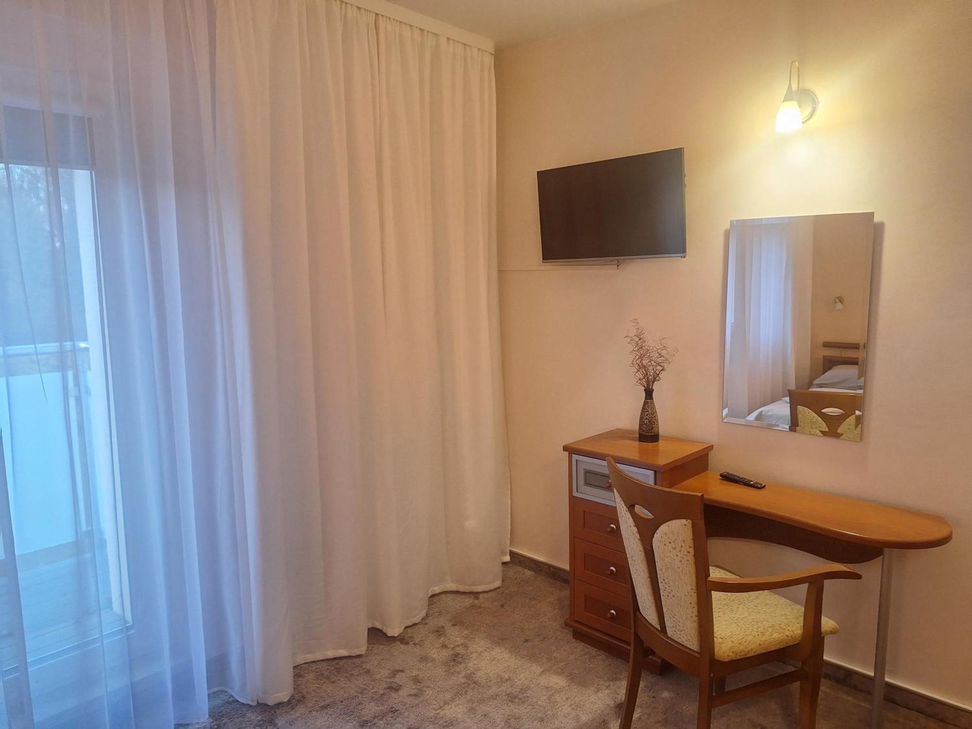 Hotel W Dobieszkowie Stryków Kültér fotó