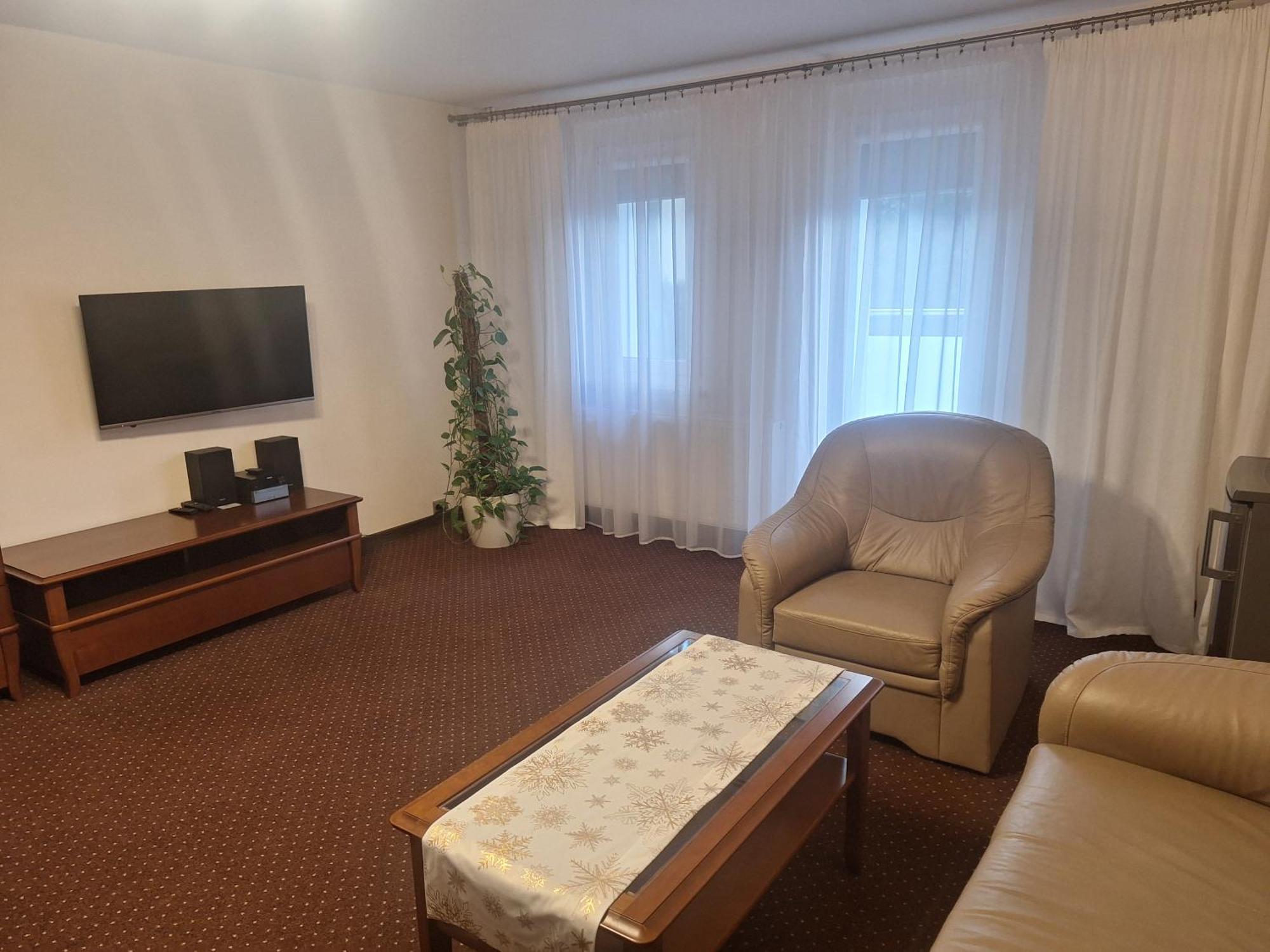 Hotel W Dobieszkowie Stryków Kültér fotó